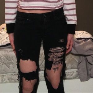 Super ripped black skinny jeans !